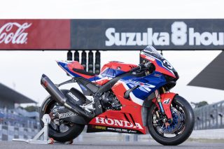 thu_2023suzuka8hrs_cbr1000rrr-sp_teamhrcwithjppost_ak30488-のコピー